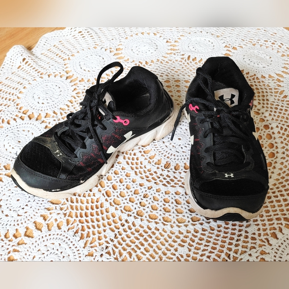 💚 UNDER ARMOUR Micro G Assert 6 Black & Pink Running Shoe Size 6.5